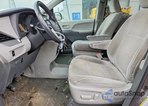 2015 Toyota Sienna Le z USA, uszkodzony, nr VIN 5TDKK3DC7FS542453